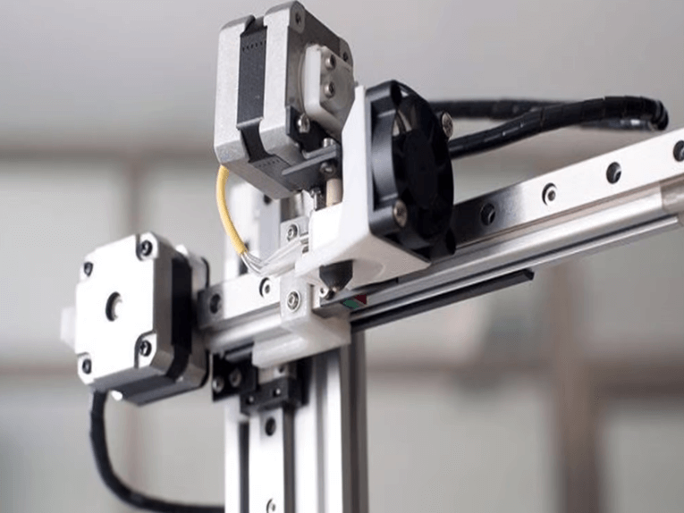 3D-Drucker mit linearen Schienen