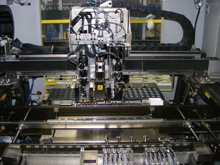 Classification of industrial robots by mechanical structure