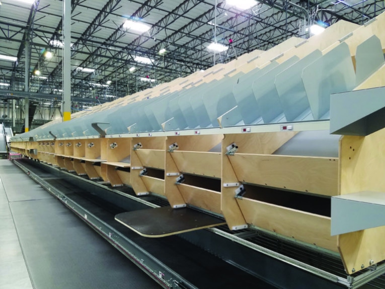 Simple support structure improves warehouse packaging efficiency