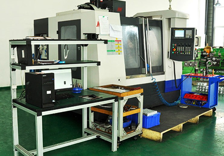 6CNC加工中心371x320