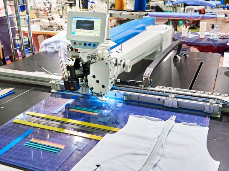 linéaire robotisé pour la couture automatisée